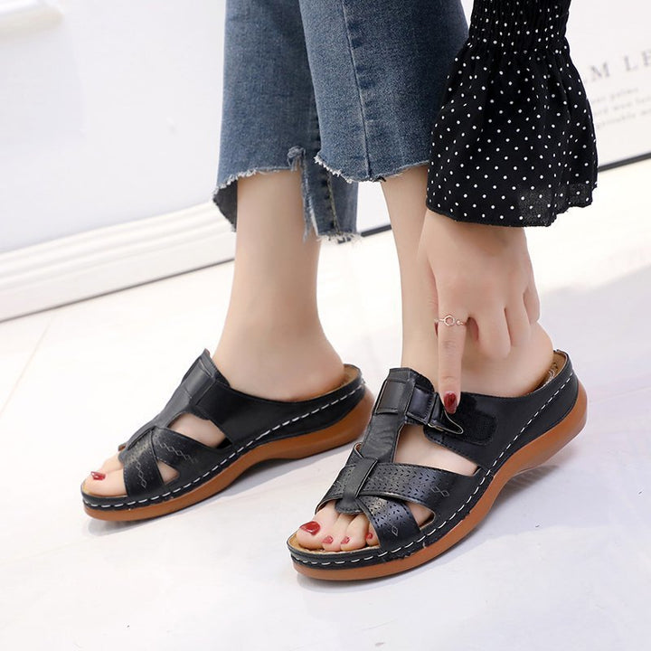 Women's strap sandals with a breathable upper material structure and a comfortable sole Lune London