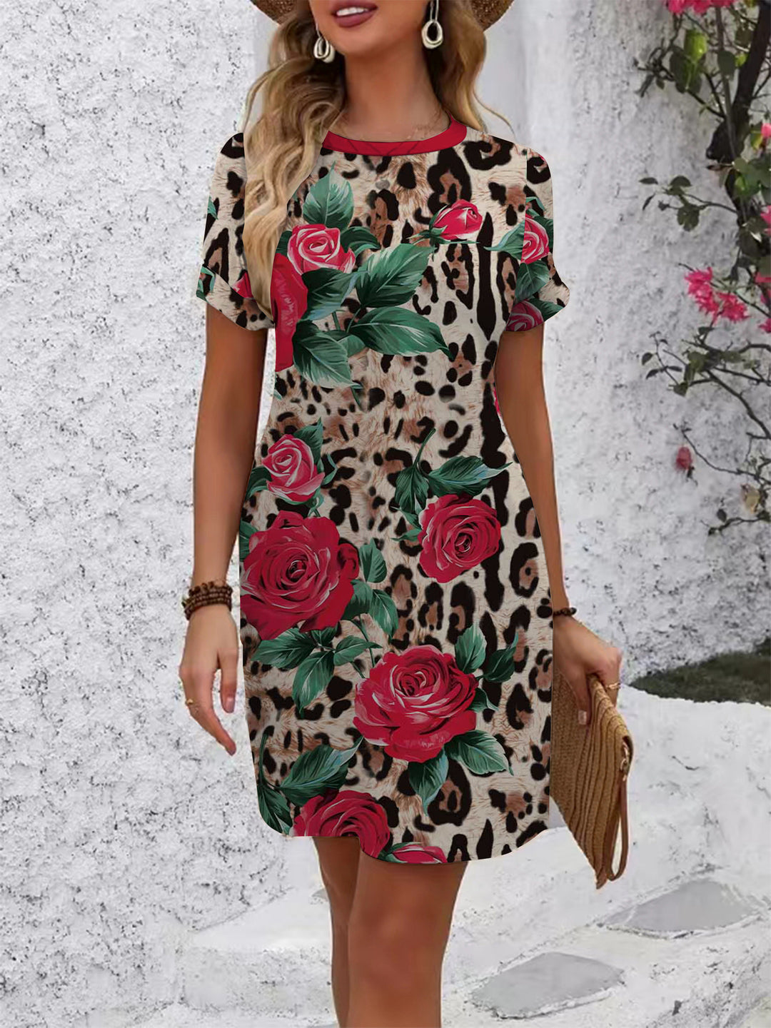 Women casual short sleeve dress with floral motifs and comfortable cut Lune London
