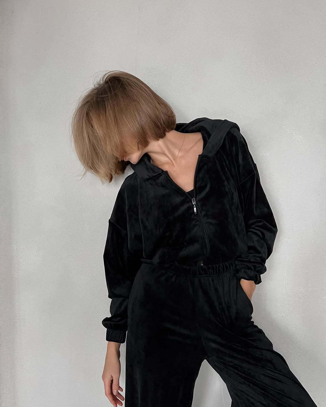 Women's Luxury Velvet Jogging Set with Hood and Elastic Cuffs Lune London