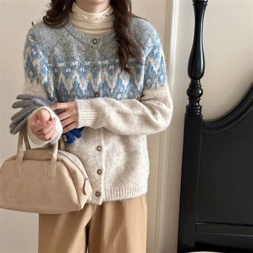 Ladies chunky knit cardigan with geometric Fair-Isle pattern and elegant button placket Lune London