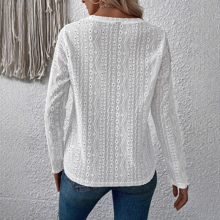 Ladies Elegant and airy blouse with embroidery Lune London