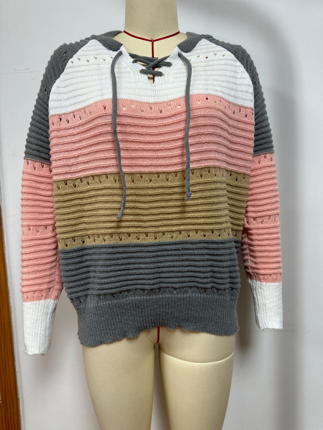 Casual sweatshirt for women with decorative lace details and textured pattern Lune London