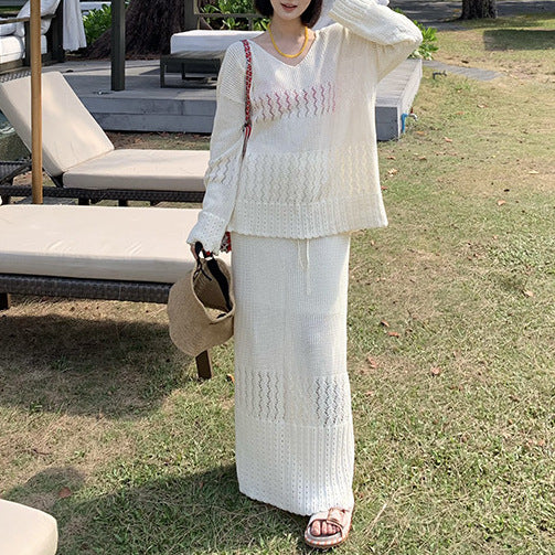 Women lightweight knit top with V-neck and batik pattern Lune London