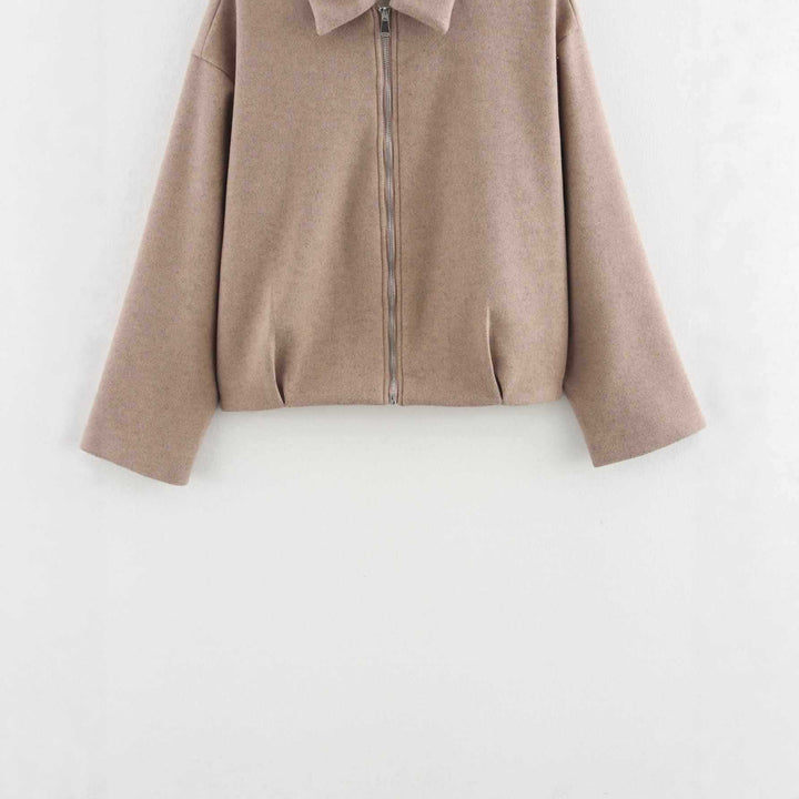 Cropped jacket for ladies with a modern fit and a decorative zipper Lune London