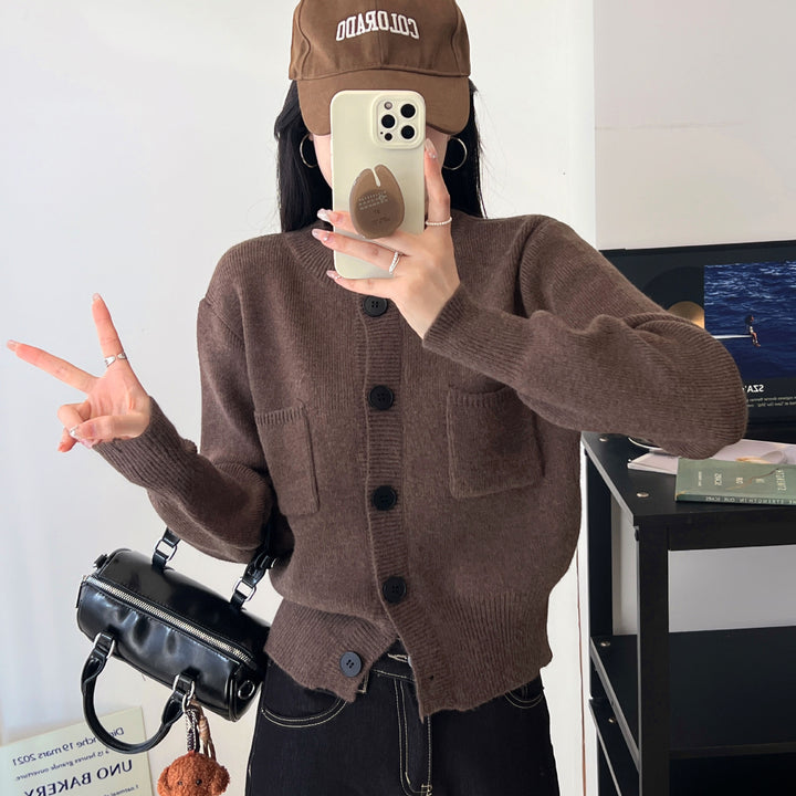 Ladies trendy long sweater with practical pockets and button closure Lune London