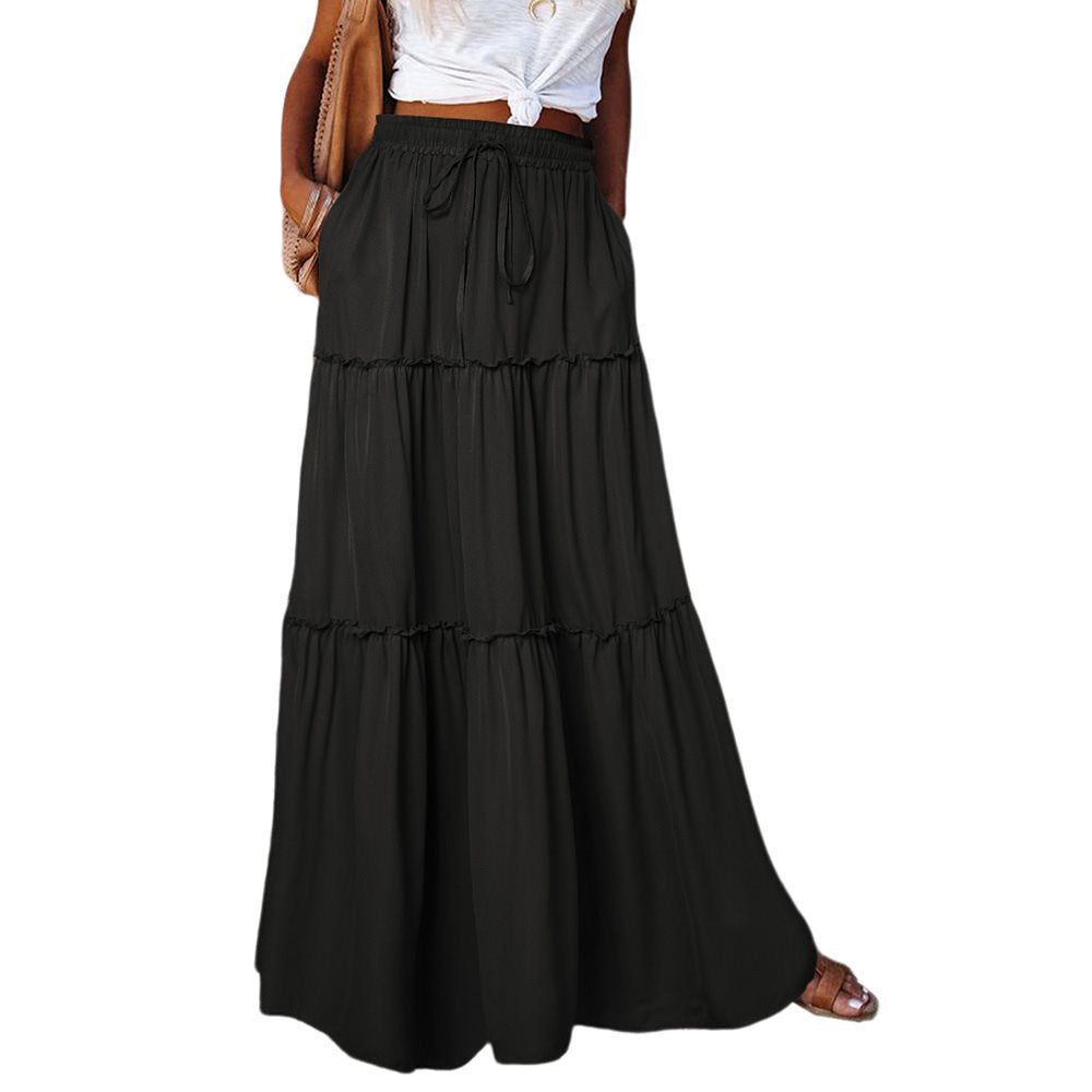 Long and flowing skirt for women with an elastic waistband and practical pockets Lune London