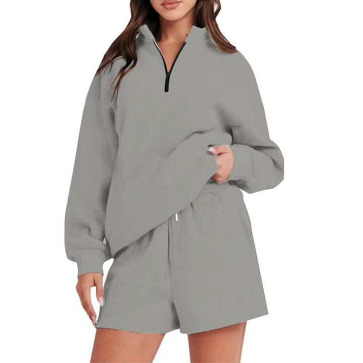 Comfortable leisure set for women with half-zip closure and shorts Lune London