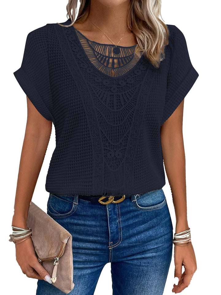 Top à encolure croisée pour dames avec un motif en crochet raffiné Lune London