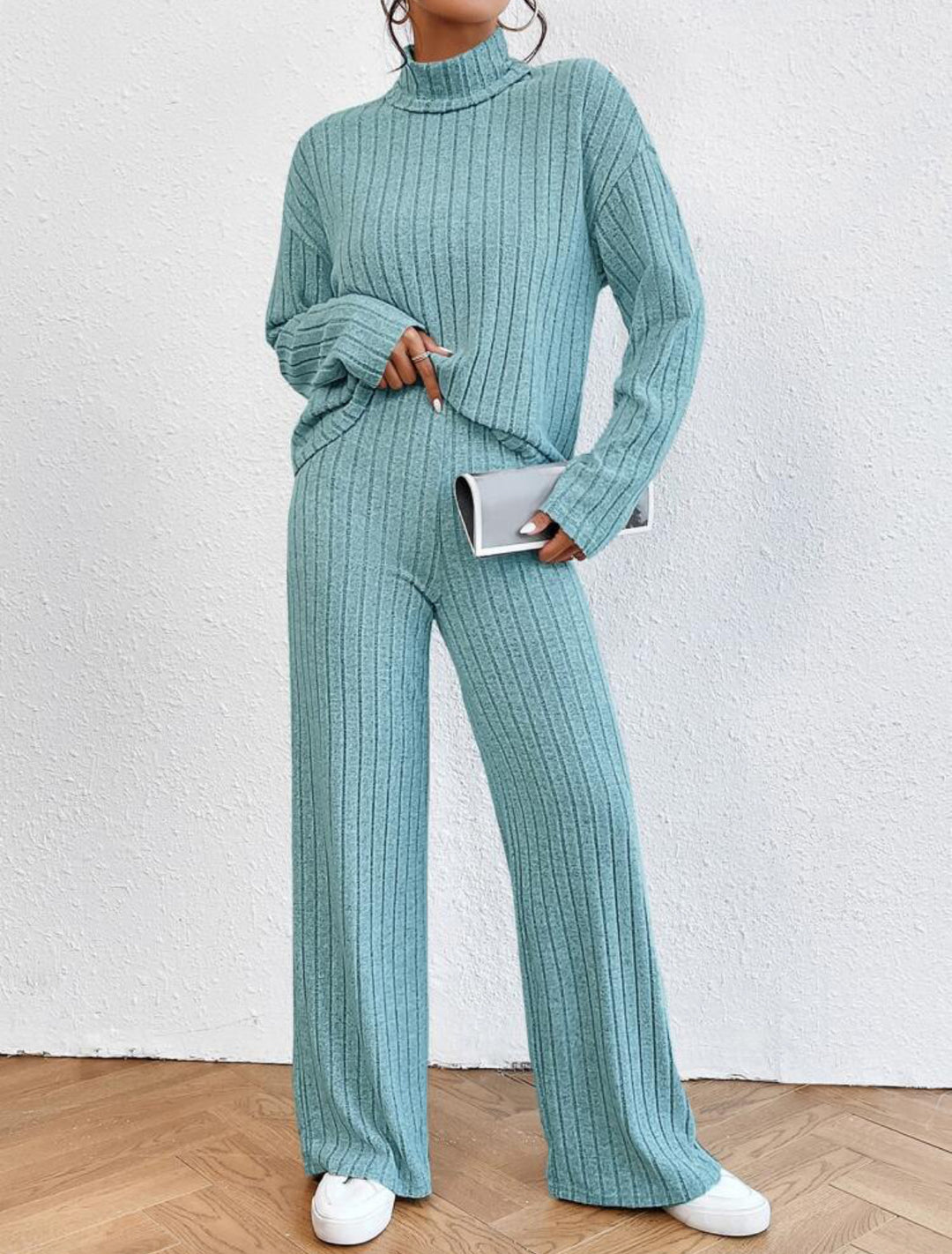 Ladies' set in fine soft knit with turtleneck Lune London