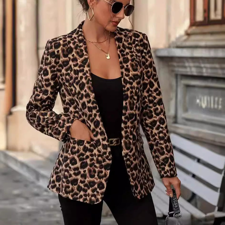Trendy women's blazer with leopard pattern and tailored fit Lune London