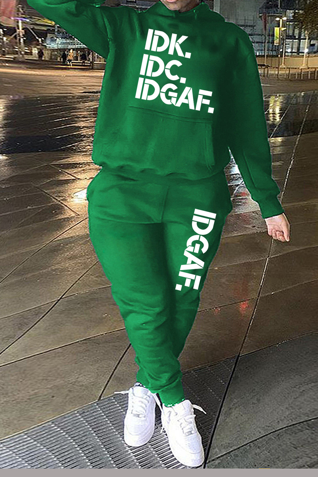 Hoodie and jogger pants set for women with an impressive slogan design Lune London