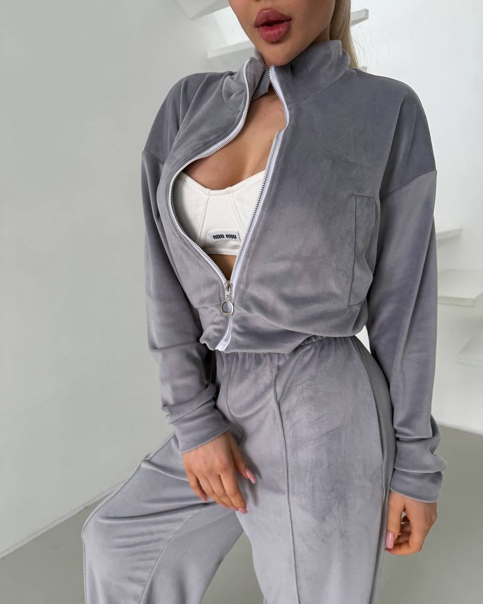 Sporty polar jogging set for women with zippered closure and soft lining Lune London