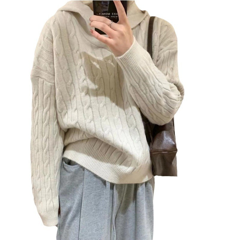 Pull tricoté confortable pour femmes avec capuche et motif en cable Chic & Stil
