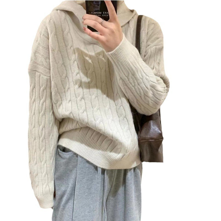 Pull tricoté confortable pour femmes avec capuche et motif en cable Chic & Stil