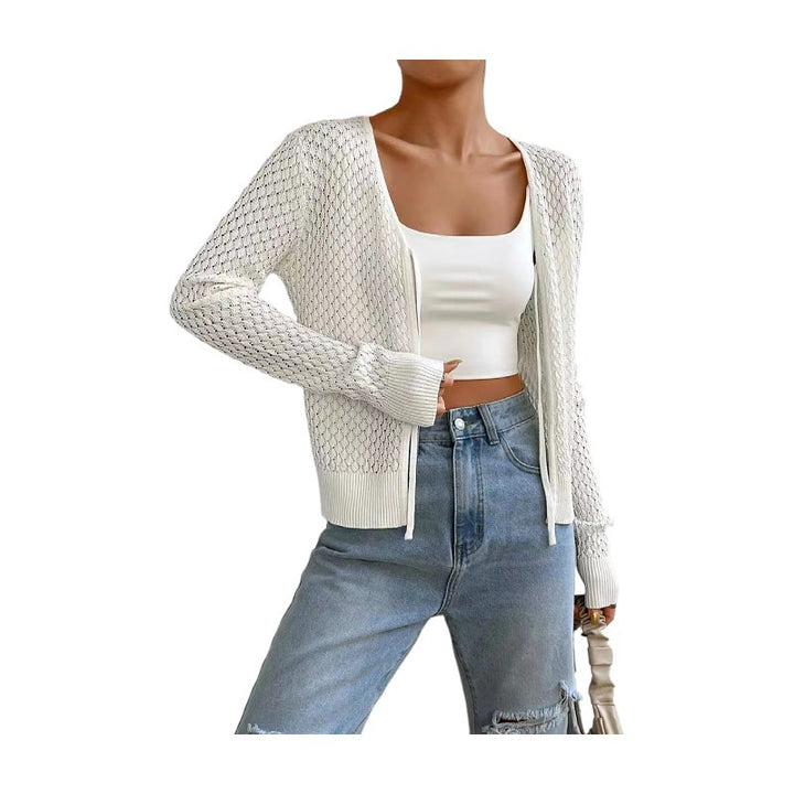 Ladies sweater with deep V-opening and fine lace pattern Lune London