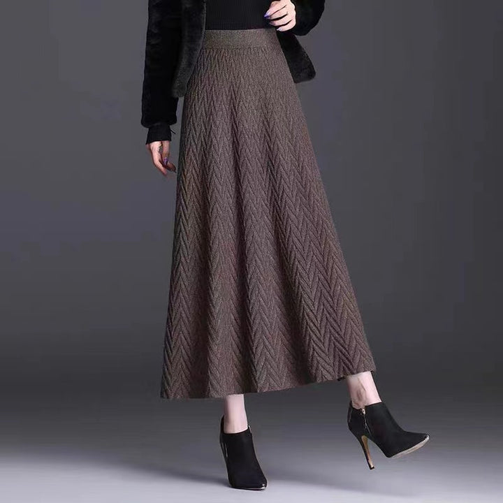Maxi skirt for women with decorative braid pattern and elastic waistband Lune London