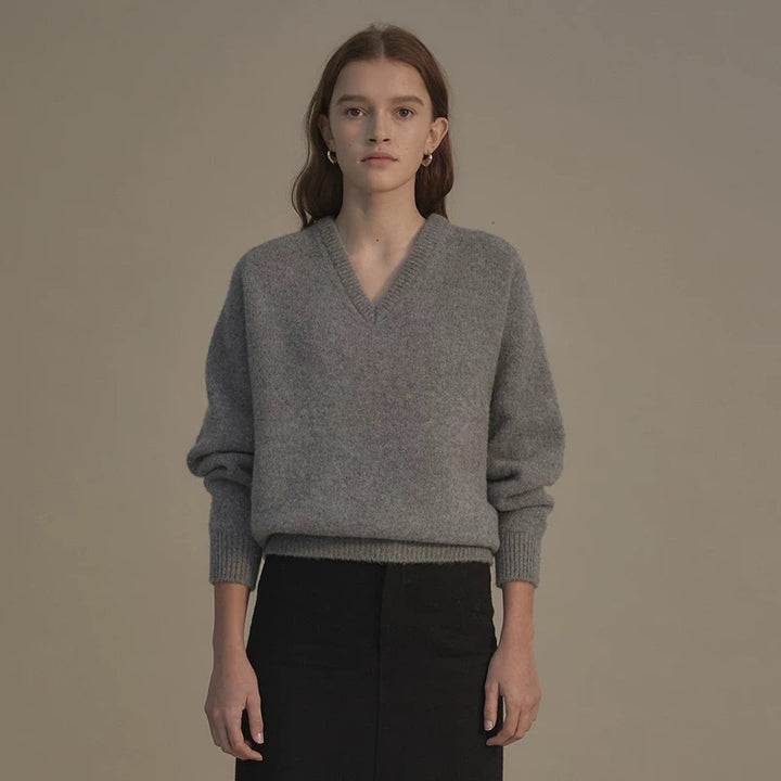 High quality wool pullover with V-neck for women Lune London