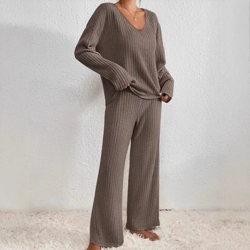 Comfortable set for women with V-neck and wide leg Lune London
