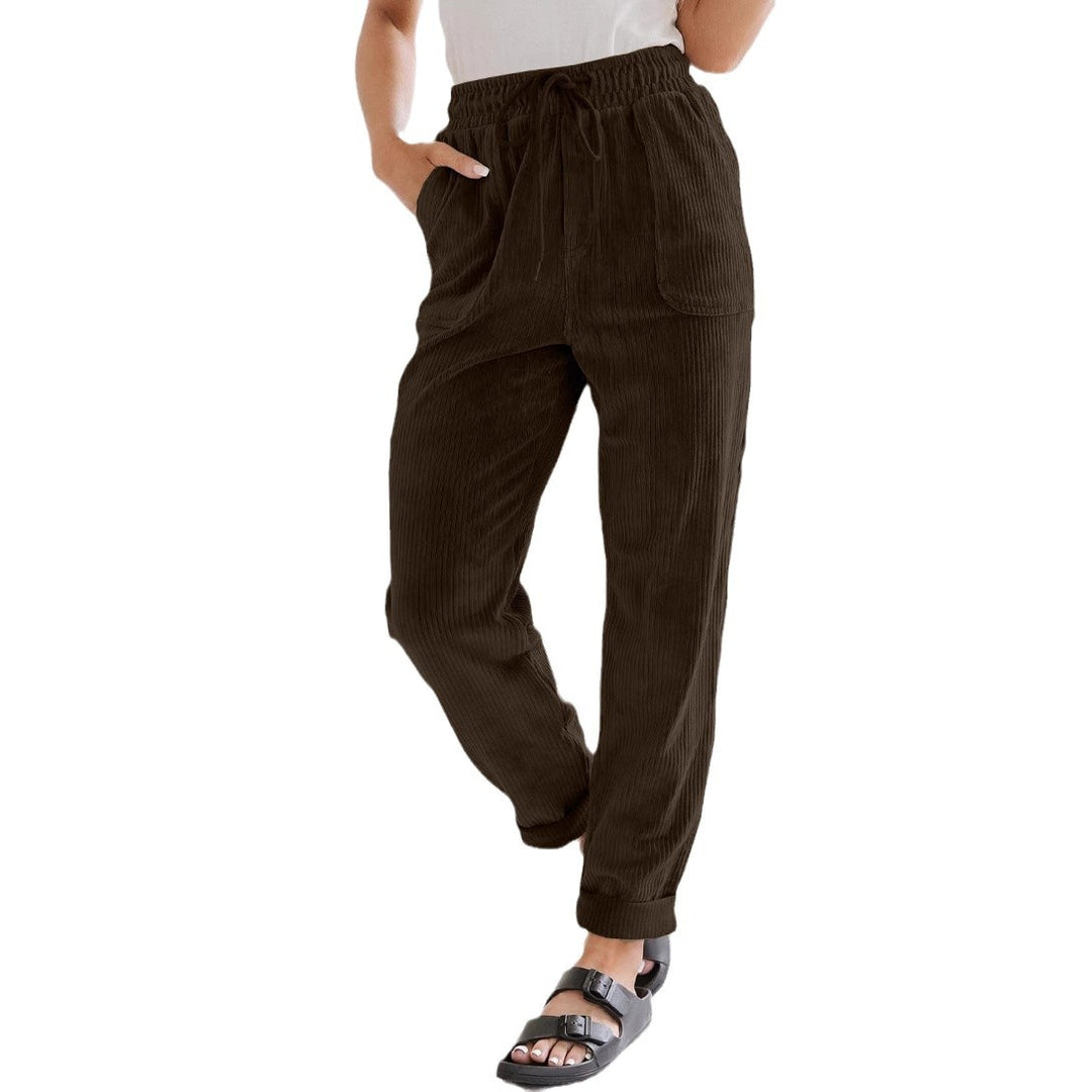 Casual cargo pants for women with elastic waistband and practical side pockets Lune London