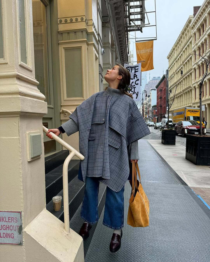 Trendy jacket for women with generous pockets and structured design Lune London