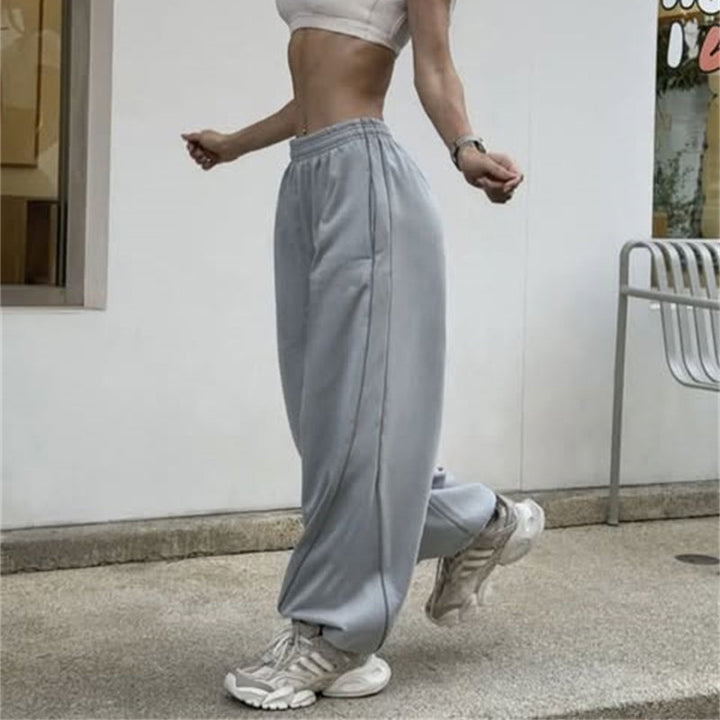 Casual sports pants for women with side stripes and practical pockets Lune London