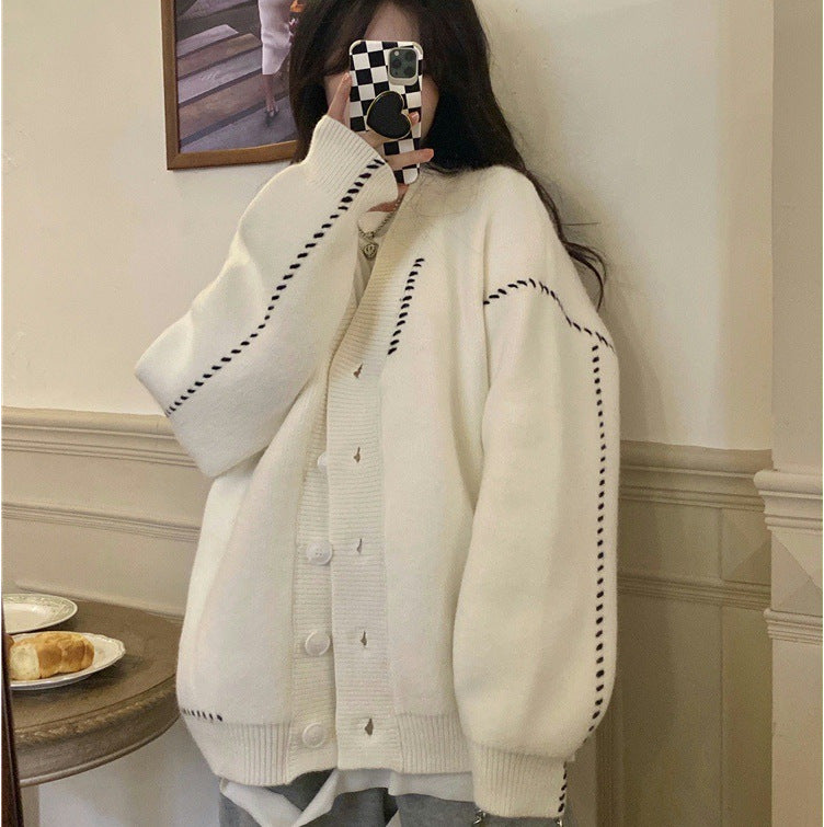 Cardigan tricoté large pour femmes avec détails de boutons et matériau doux Chic & Stil