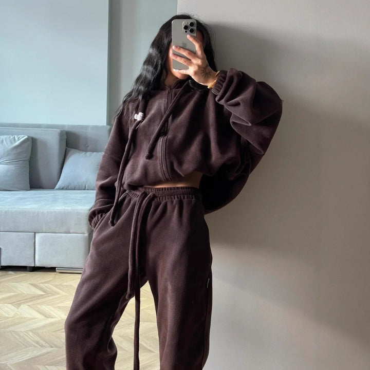 Fitted polar lounge set for ladies with elegant hood and elastic cuffs Lune London