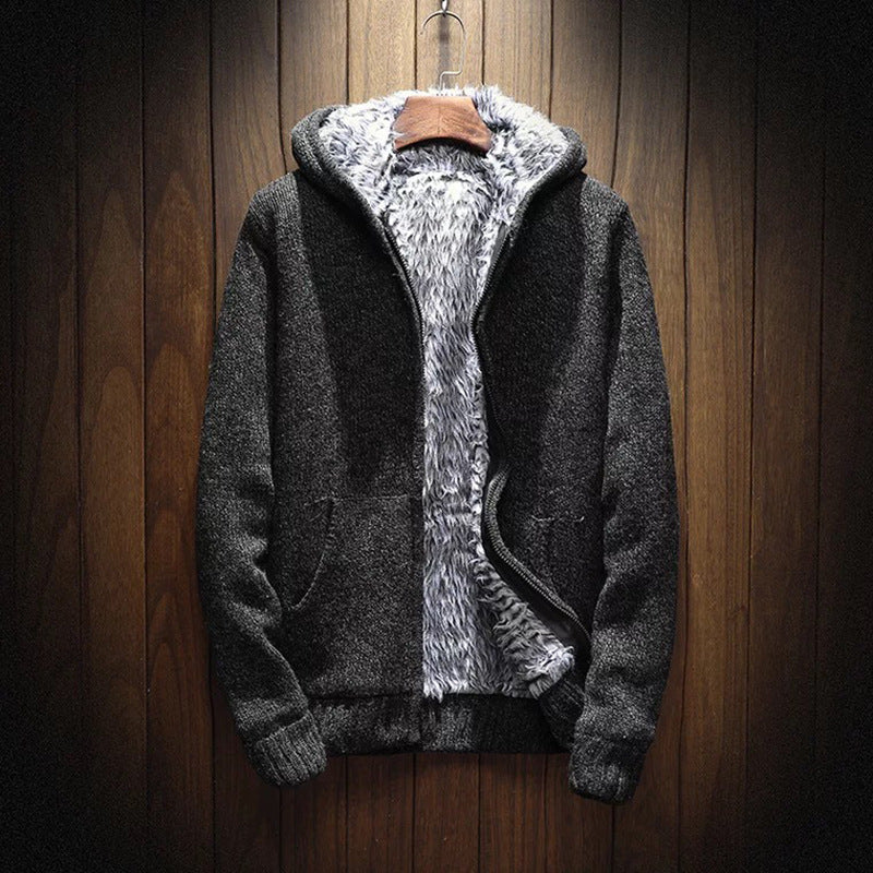 Comfortable hooded jacket for men with soft lining and side pockets