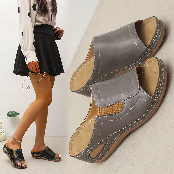 Comfortable women's clogs with elastic inserts and an anatomical sole Chic and Style