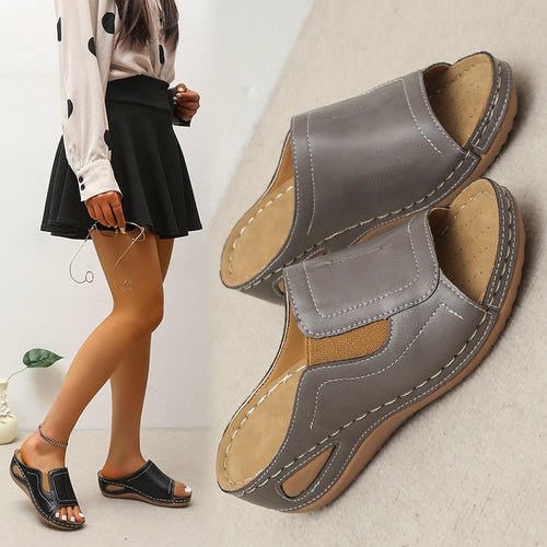Comfortable women's clogs with elastic inserts and an anatomical sole Chic and Style