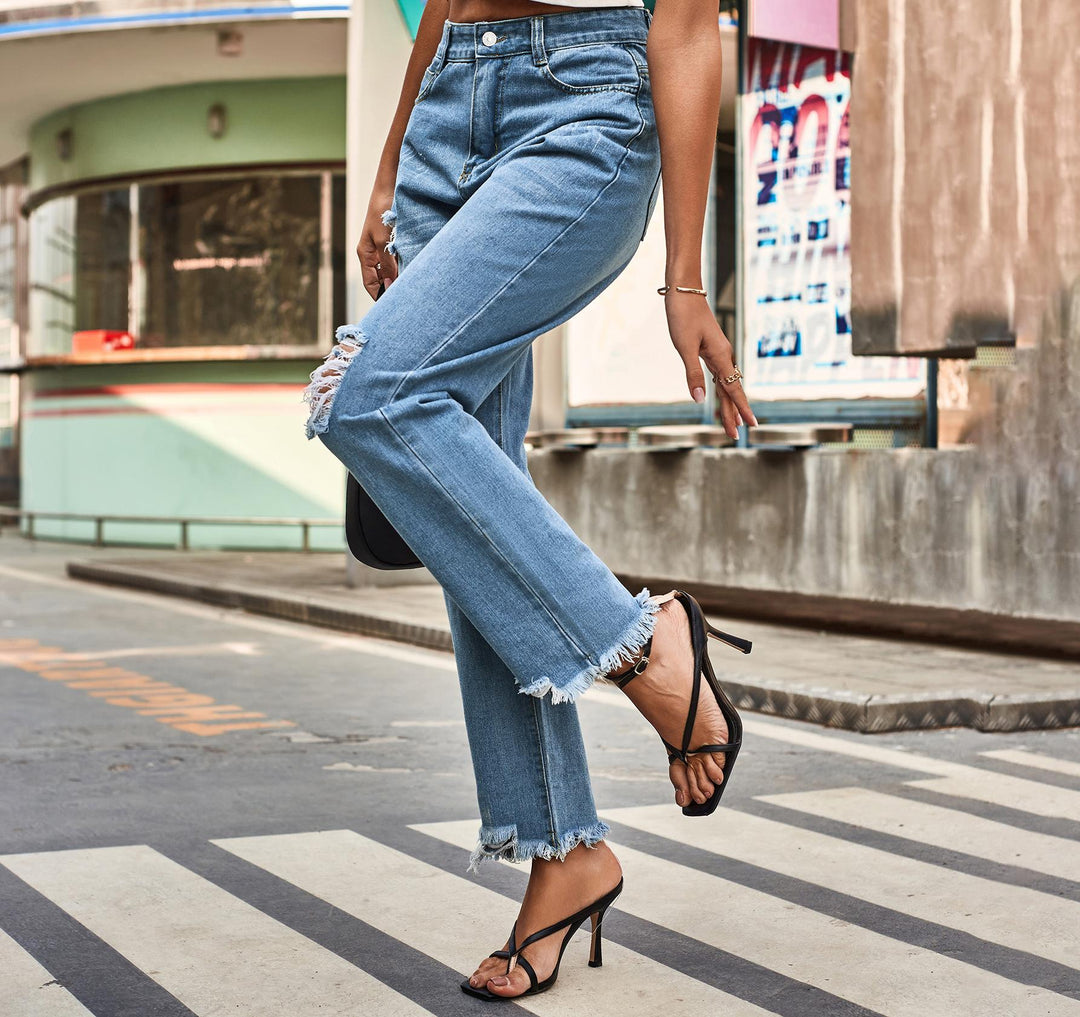 Destroyed jeans for women in a modern boyfriend cut with frayed details Lune London