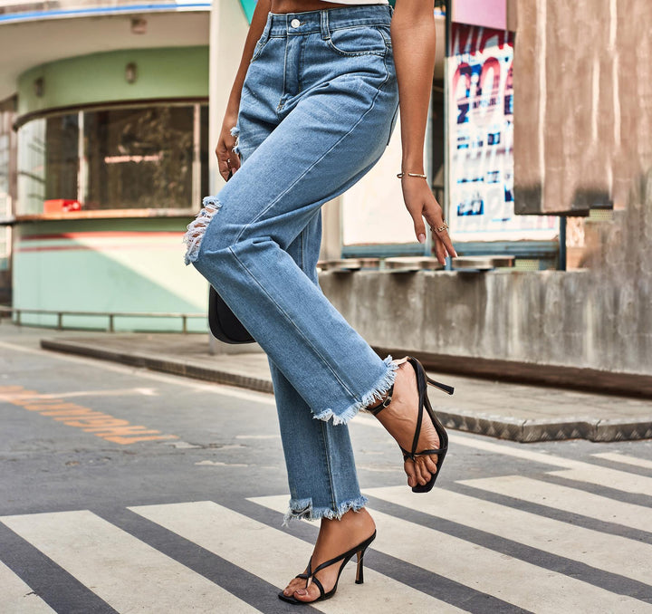 Destroyed jeans for women in a modern boyfriend cut with frayed details Lune London