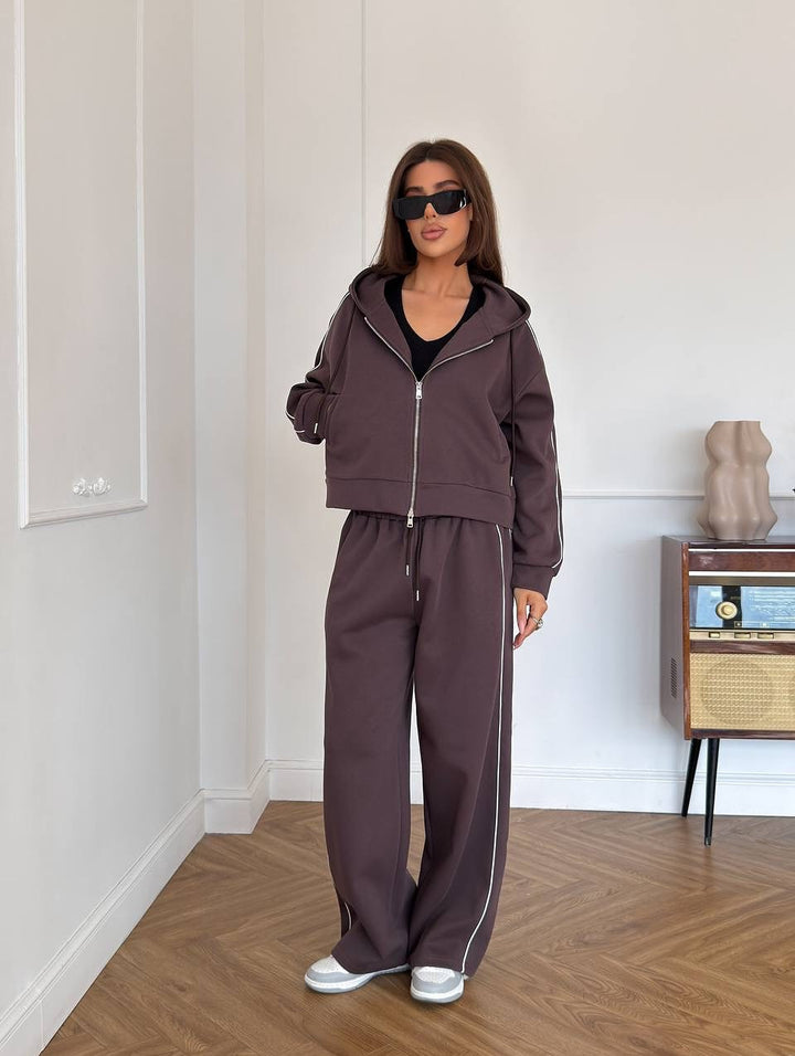 Women's casual tracksuit with cropped hoodie and loose joggers Lune London