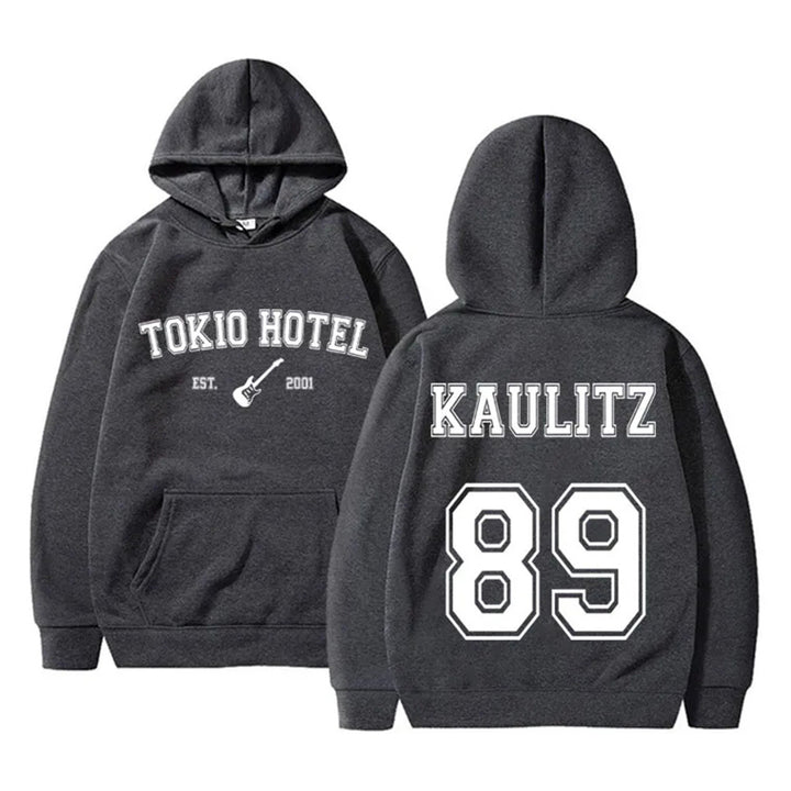 Women's hoodie with modern band design and comfortable fit Chic & Stil