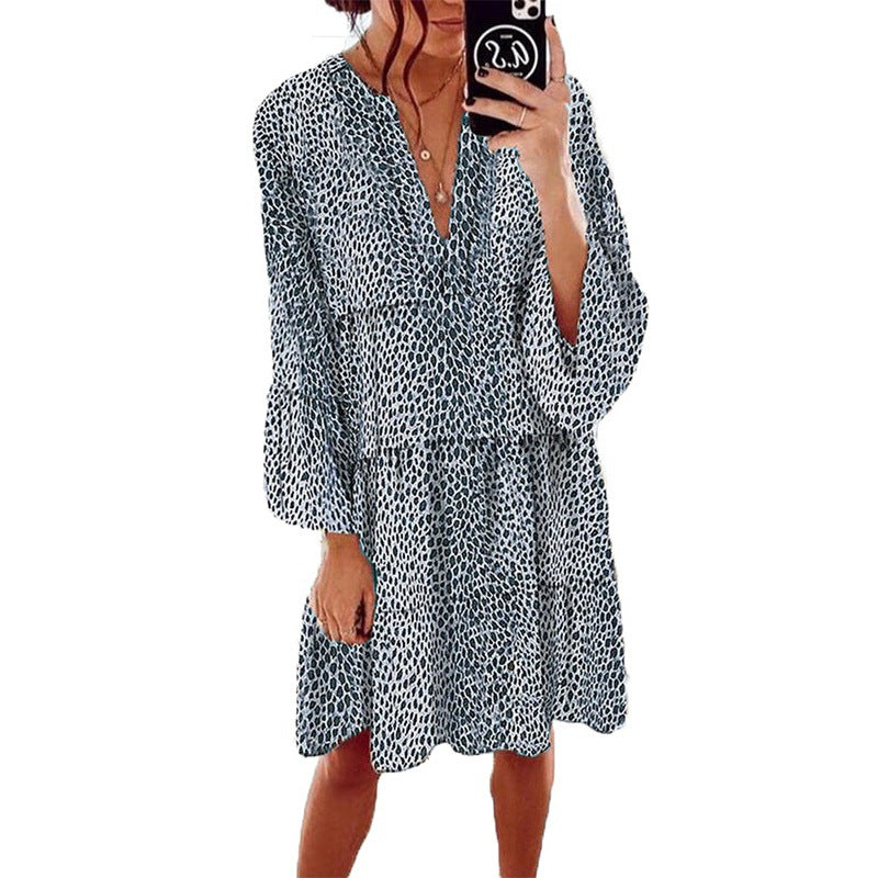 Robe maxi femme avec un élégant col en V et des manches volumineuses Chic & Stil