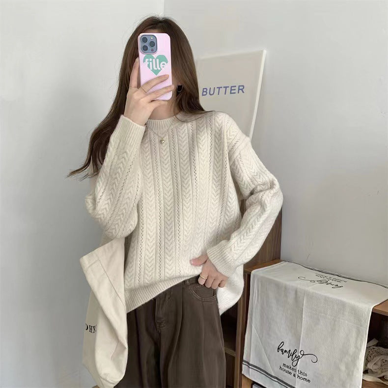 Women’s chunky knit sweater with a modern braid pattern and a high round neck Lune London