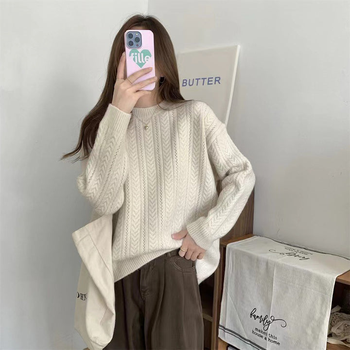 Women’s chunky knit sweater with a modern braid pattern and a high round neck Lune London