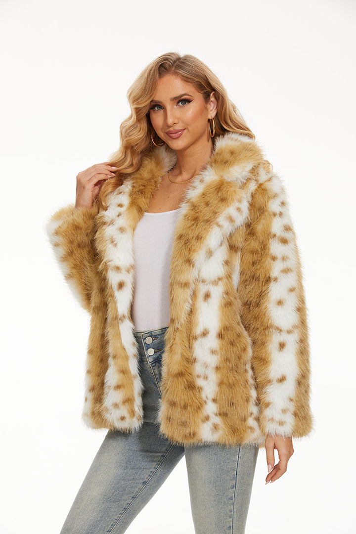 Ladies Cozy Faux Fur Coat with Relaxed Fit and Wide Collar Lune London