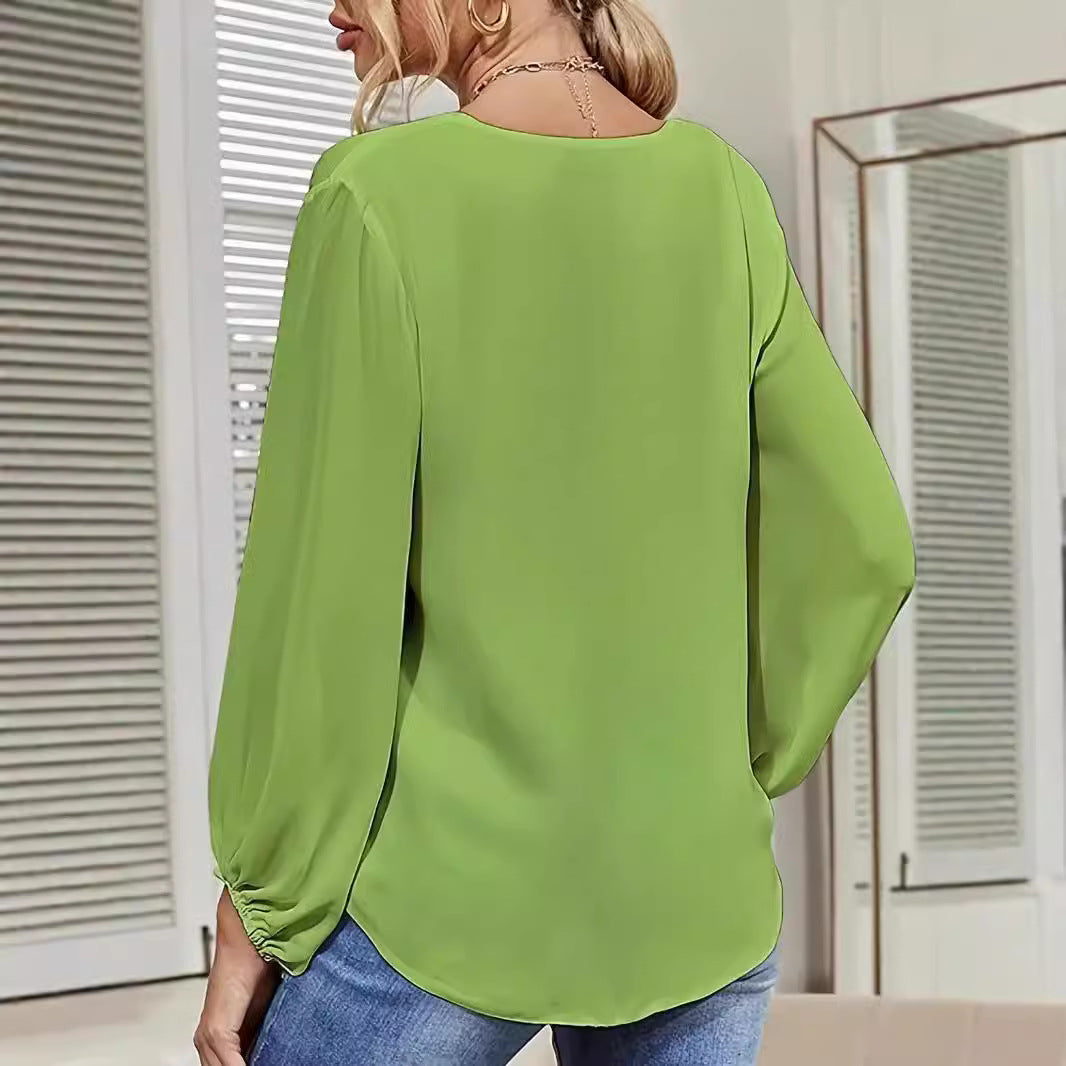 Elegant ladies blouse with knot detail and V-neck Lune London