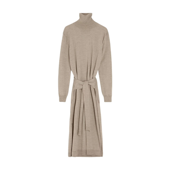 Casual knit dress for women with an elegant belt and chic side slits