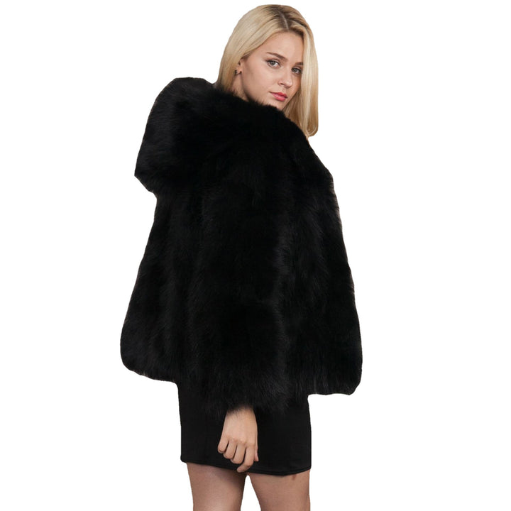 Ladies elegant, cozy fur coat Lune London