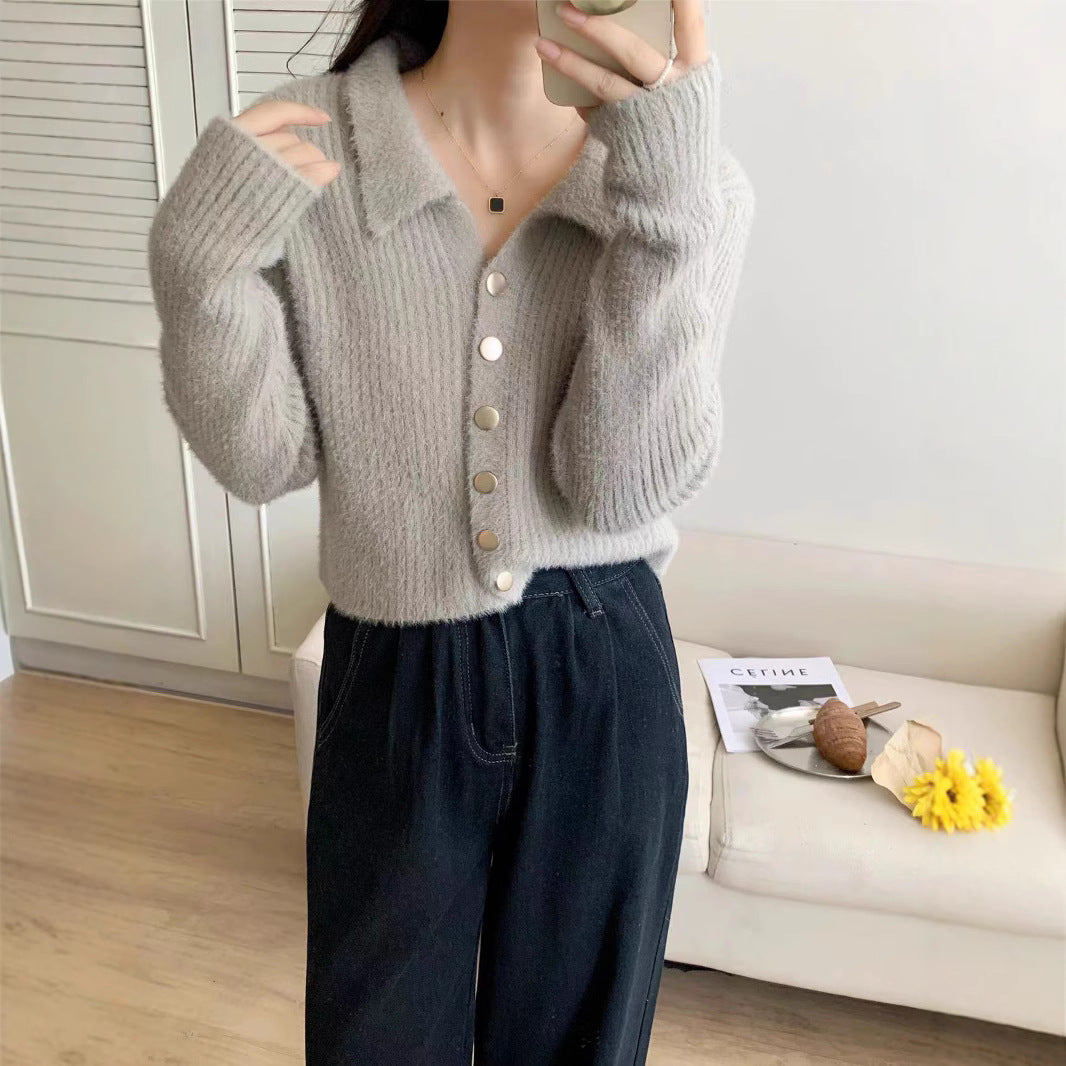 Cardigan court stylé pour femmes avec détails de boutons et décolleté en V