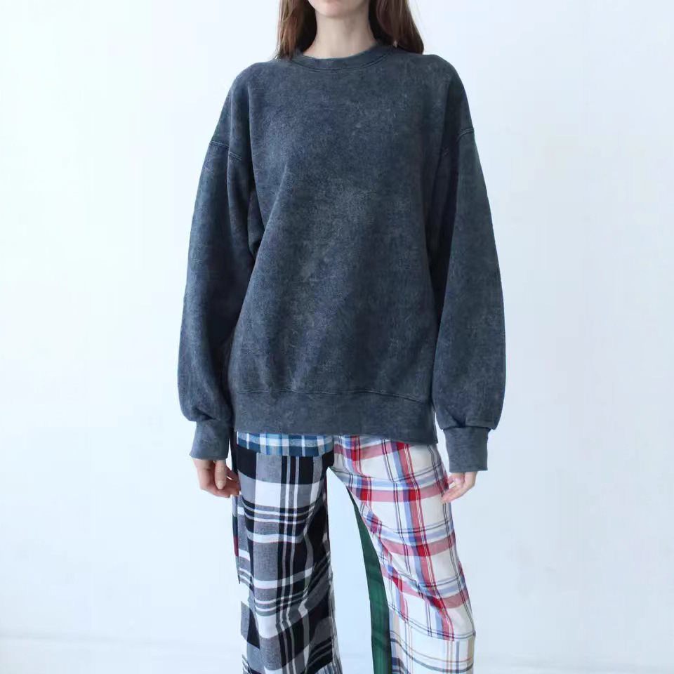Ladies Casual and Comfortable Sweatshirt with Relaxed Fit Lune London
