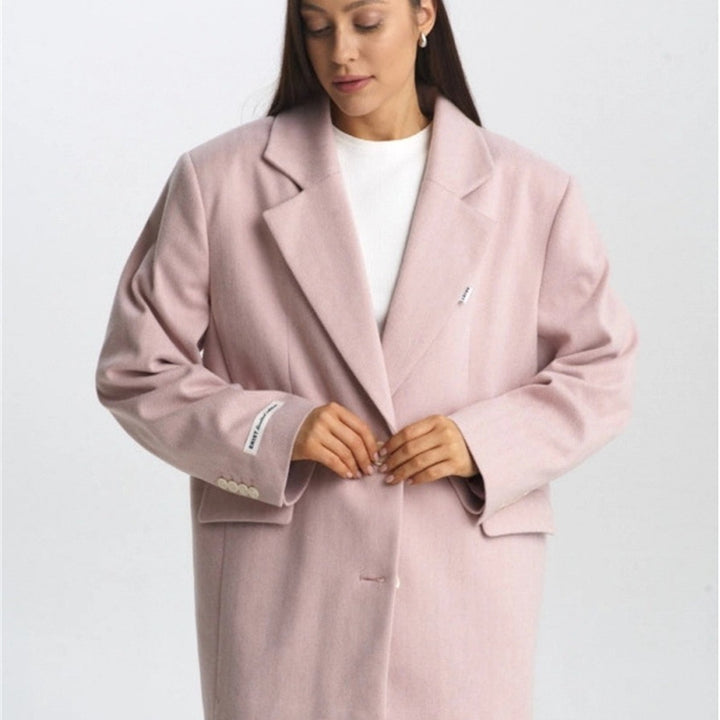 Elegant blazer for women in a modern cut with minimalist details Lune London