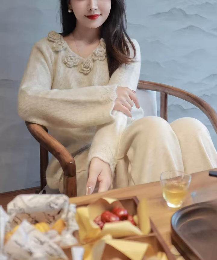 Robe tricotée élégante pour femmes avec des appliqués floraux uniques Chic & Stil