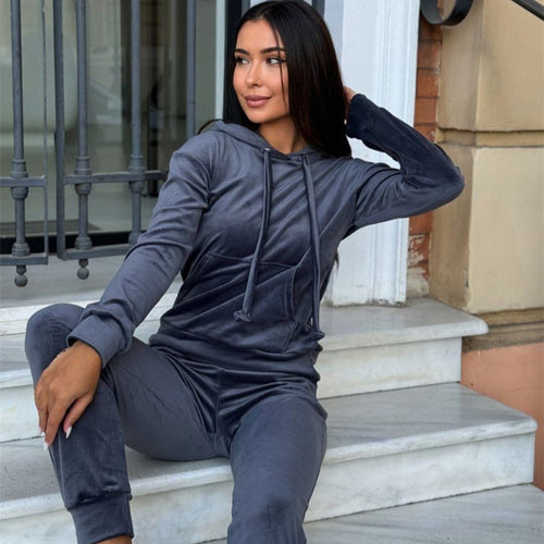 Thermal tracksuit set for women in luxurious velvet with high collar and practical pockets Lune London