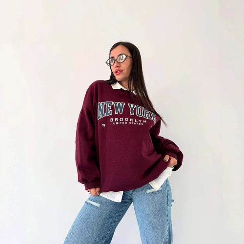 Women casual sweatshirt with creative New York print and oversized fit Lune London