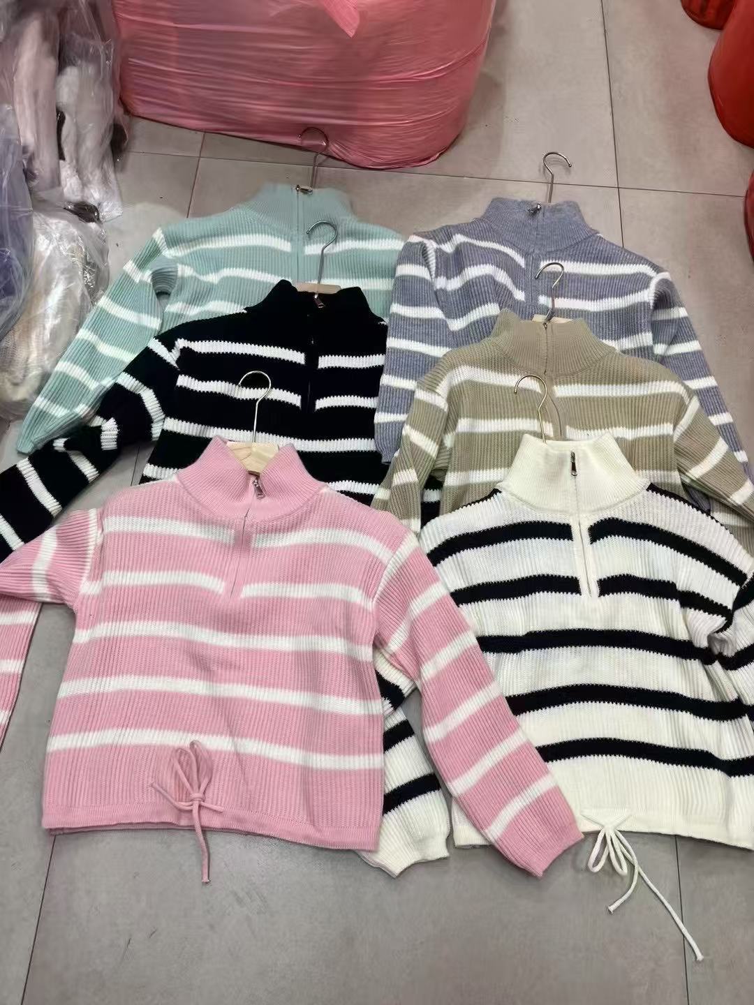 Cropped sweater for women with a high collar and braided hem Lune London
