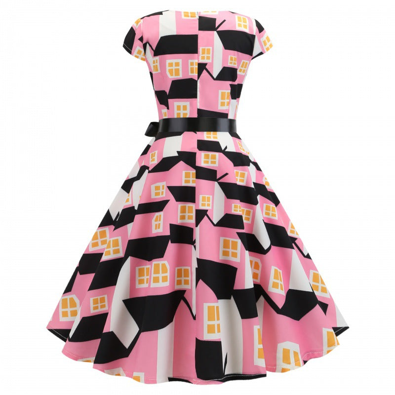 Robe swing femme avec imprimé maison et une ceinture étroite à la taille Chic & Stil
