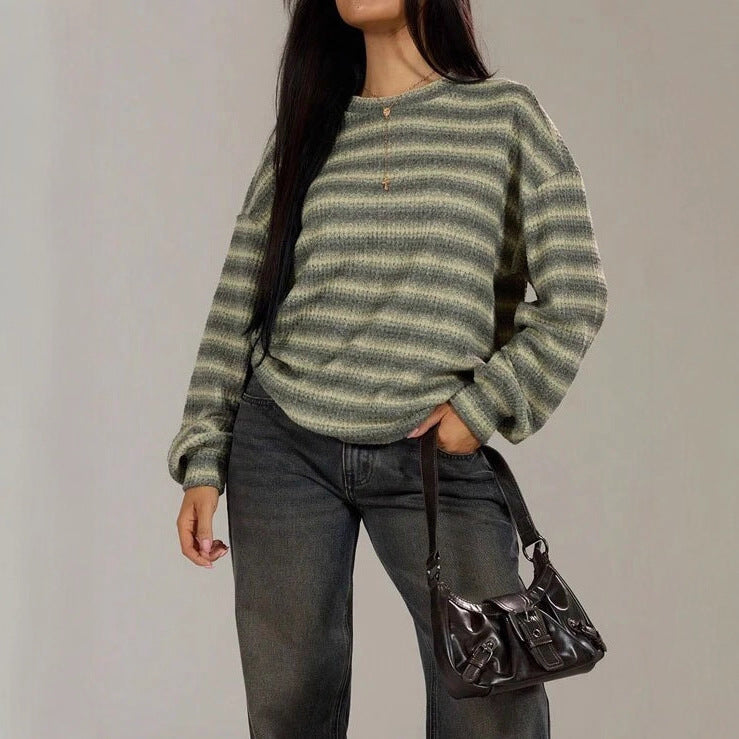 Pull en tricot confortable pour femmes avec un motif rayé tendance Chic & Stil